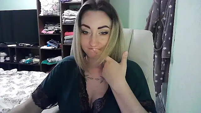 FoxyAnn12 webcam