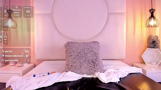 Sara-Foxy webcam