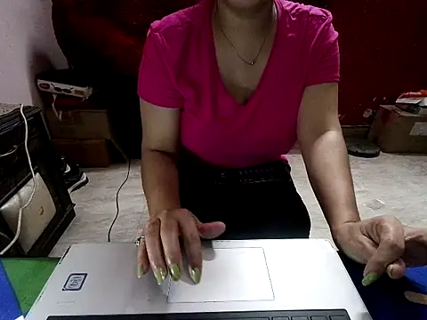 lovely-piya webcam