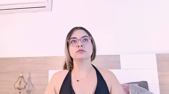 VictoriaBellar webcam
