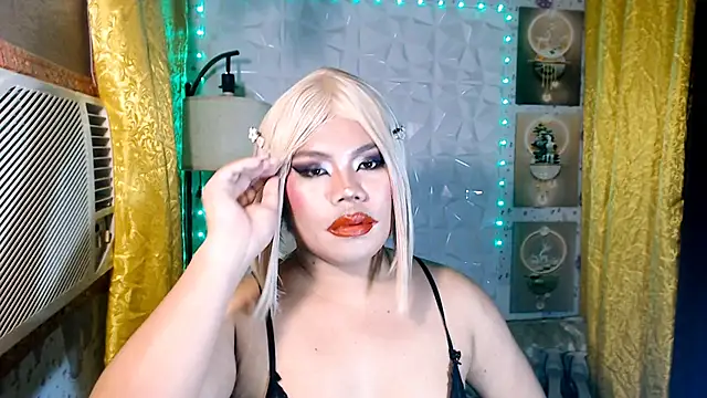 TSbrianaHugeCock live cam on StripChat