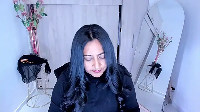 adele_sweett (F milf) - finger in ass