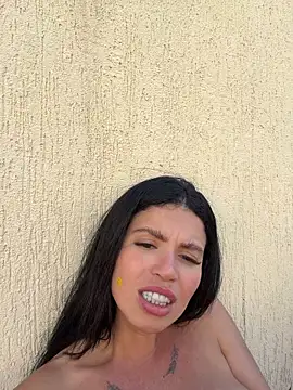 Rafaellaz live cam on StripChat