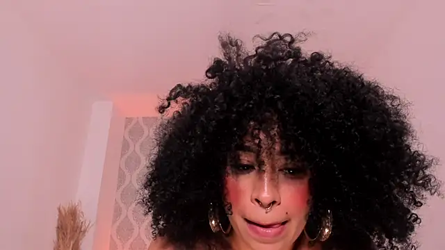 Nikki_Rousmel live cam on StripChat