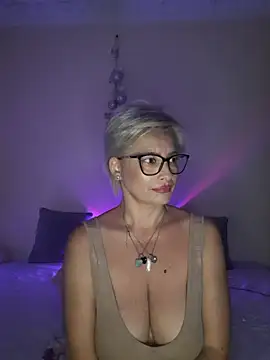 LunaBlaise live cam on StripChat