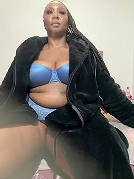 Bootyliciouse21X webcam