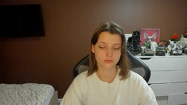 SoniNesti live cam on StripChat
