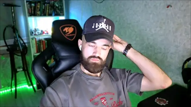 _Serious_Man webcam