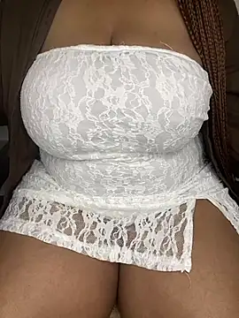 CARAMELGODDESSX23 live cam on StripChat