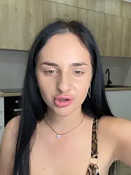 HiddenKittiLust live cam on StripChat