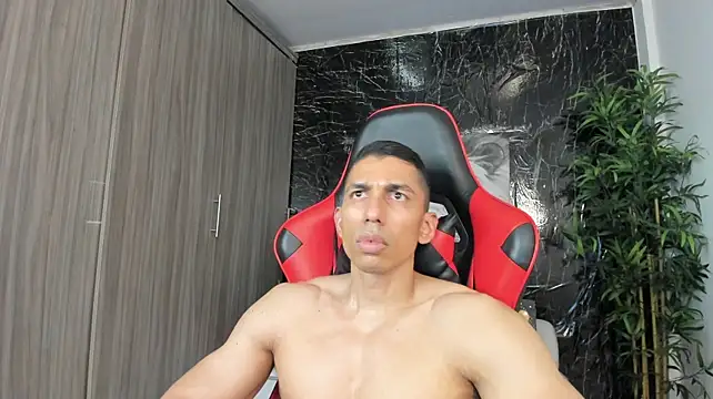 Erik_castle webcam