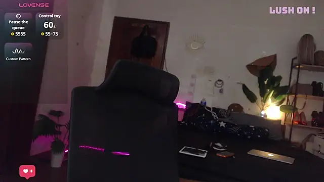 LooveLolitaa69 webcam