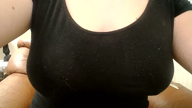 Milana235 live cam preview