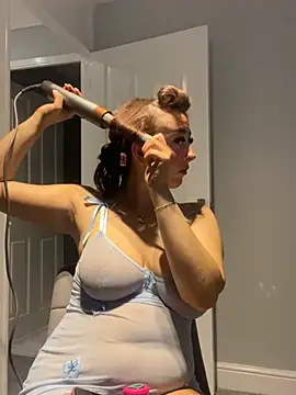 BrunetteBarbieXx_