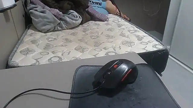 Lekezim's cam show statistics and live stream