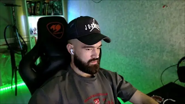 _Serious_Man webcam