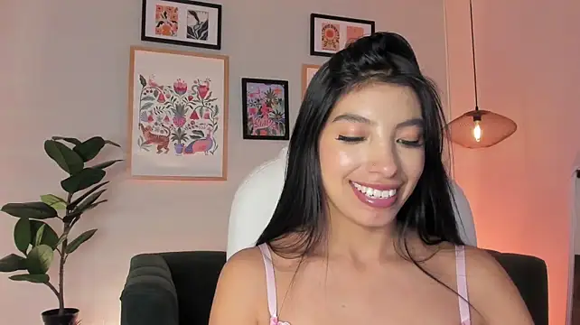 Tiffany_Low webcam