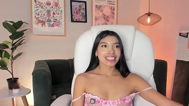 Tiffany_Low webcam