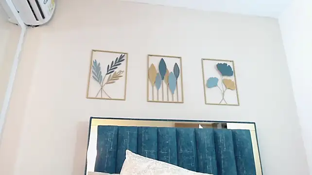 MilaaAdams webcam