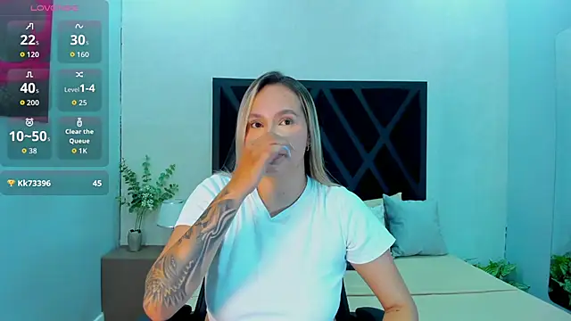 Emmaa_white_ webcam
