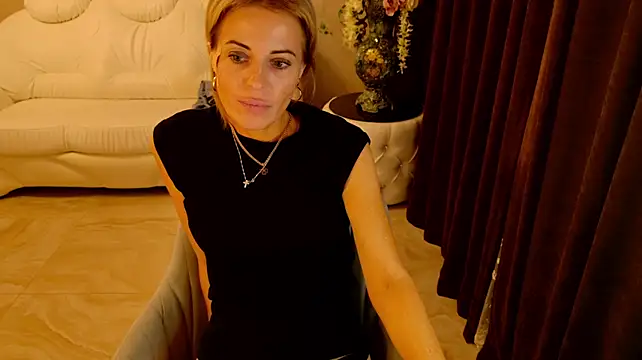 NellyBloom webcam