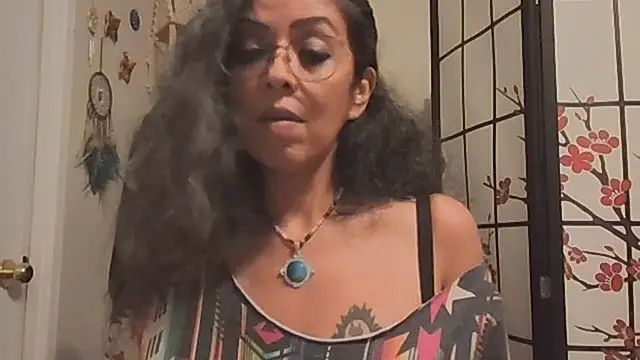 Native_MILF_Goddess live cam