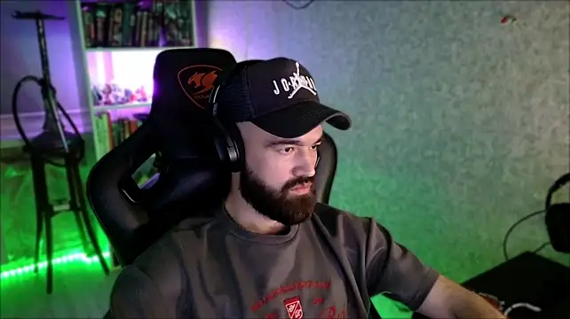 _Serious_Man webcam