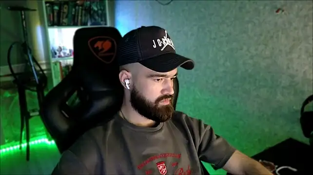 _Serious_Man live cam preview