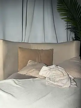 MiaFoxie_ live cam preview