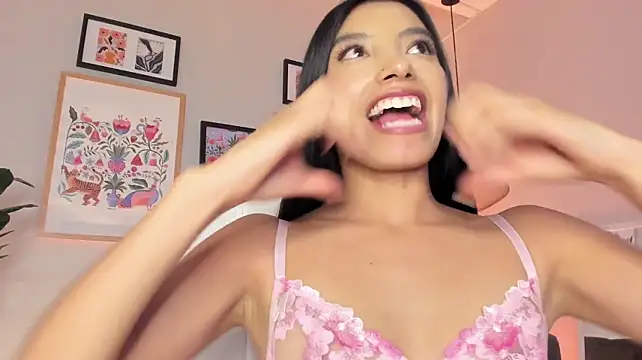 Tiffany_Low webcam