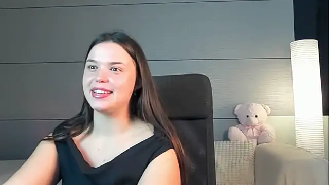 Laraaa_Loom webcam