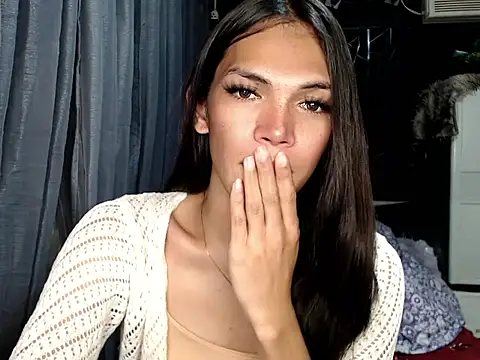 GORGEOUS_CARMEE