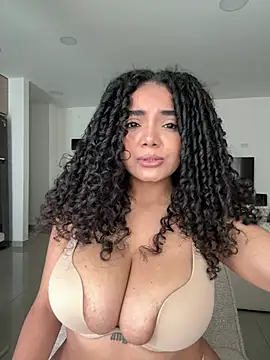 Curlyierr live cam