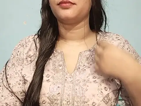 Adhiti_1 live cam on StripChat