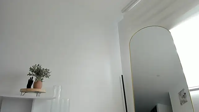 Ori_valentina live cam preview