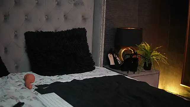 kaylasugar (F milf) - Strip dance