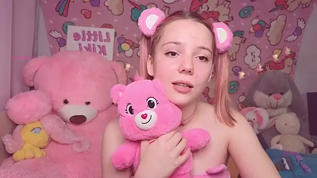 princesslittlekiki (F teen) - brush my pigtails