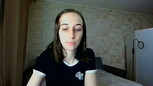 Anika_bloom webcam
