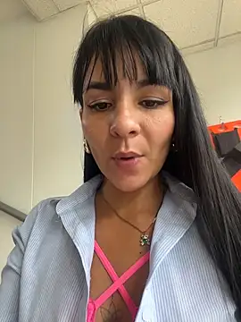 LuxeBrunetteXXX webcam