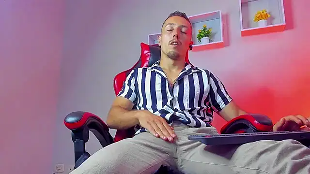 Lorenzo_Vellum live cam on StripChat