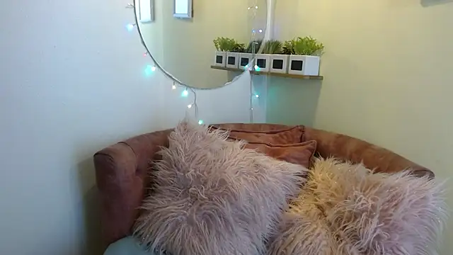esmeralda_stonne (F young) - caress and spank my butt