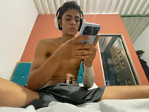 Max_TheHorseDick live cam