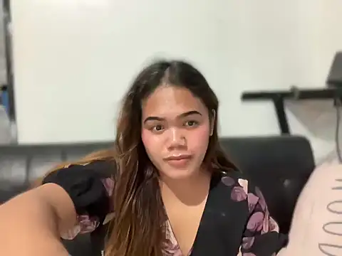 yourhotwild_bella live cam preview