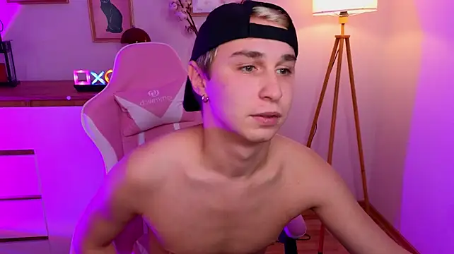 e1v1s live cam on StripChat