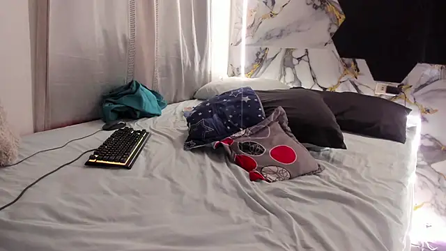 Goldendesirexx__ webcam