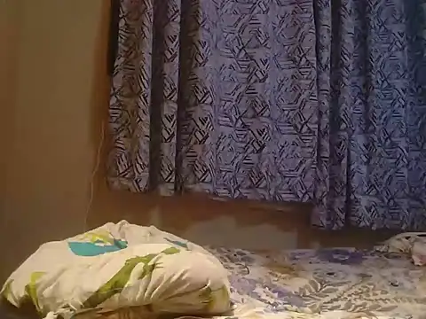 Kiki_07 webcam