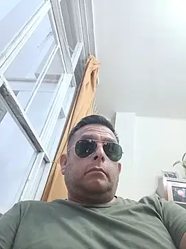chicoguapo8 (M mature) - Naked