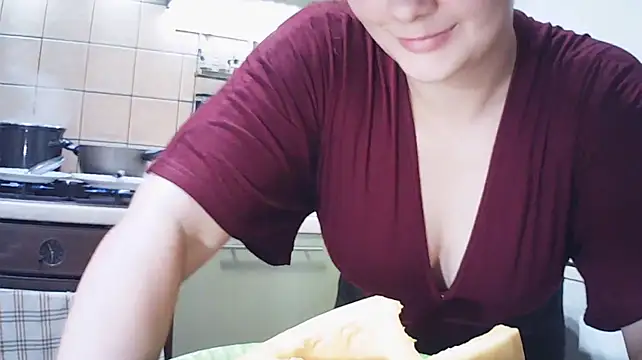 MoodieMira live cam preview
