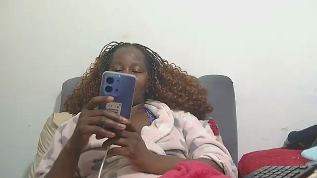 sluttylaura21 webcam
