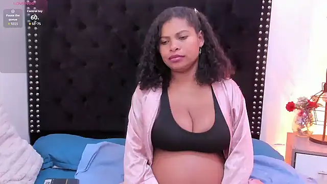CamiilaReyes live sex cam